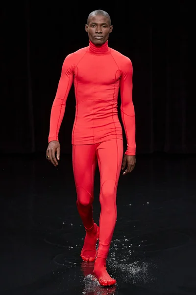 Look 100